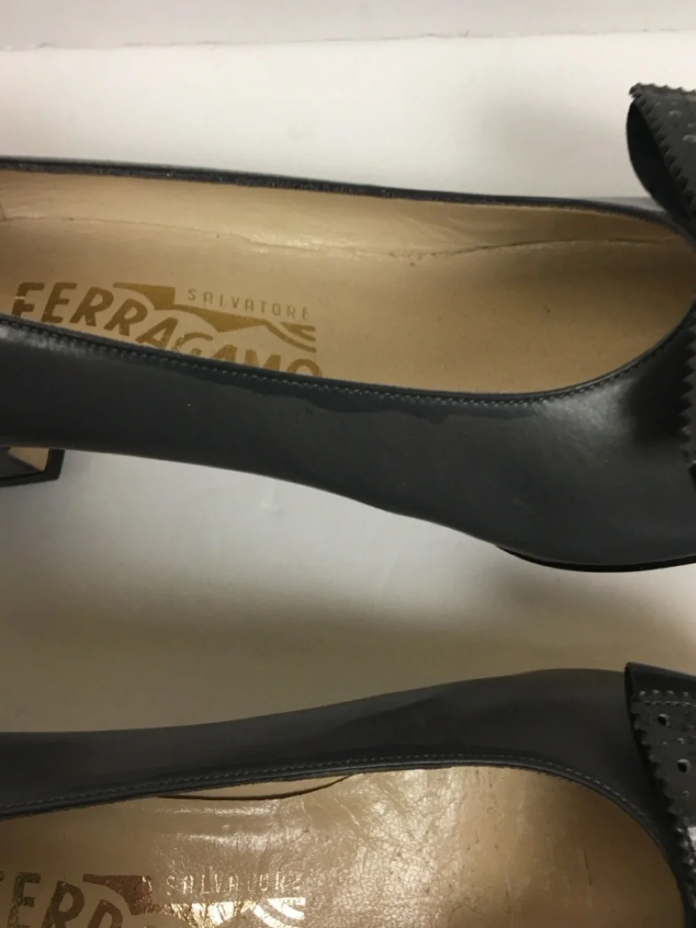 Salvatore Ferragamo Iconic Classic Grey Leather Vara Bow Kitten Heels  6B - Picture 9 of 12
